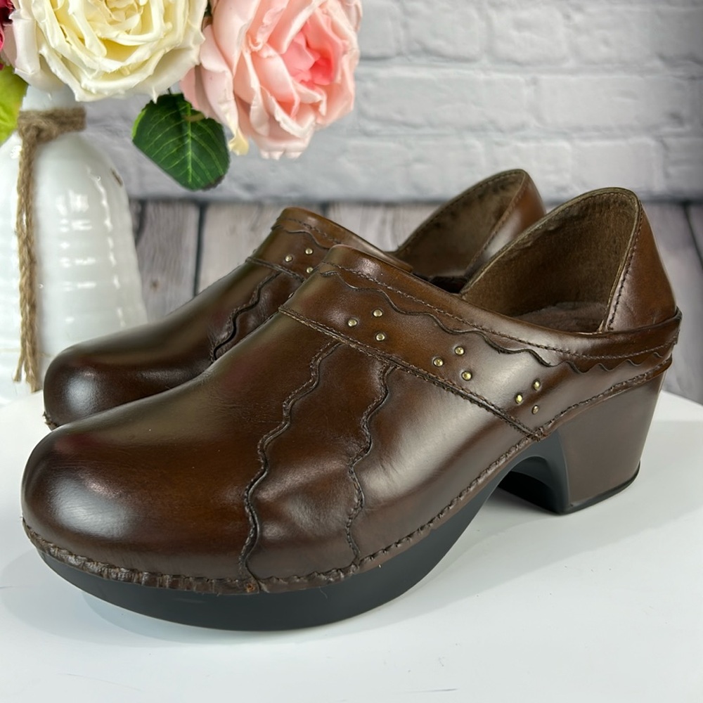 DANSKO Hailey Brown Leather Detailed Slip On Orthotic Nursing Clogs